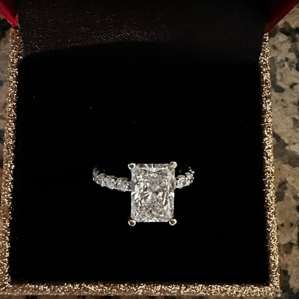 3.05 radiant center lab grown diamond